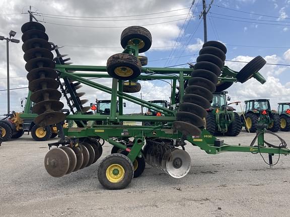 Image of John Deere 2635 equipment image 1