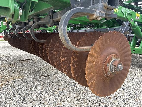 Image of John Deere 2660VT equipment image 4