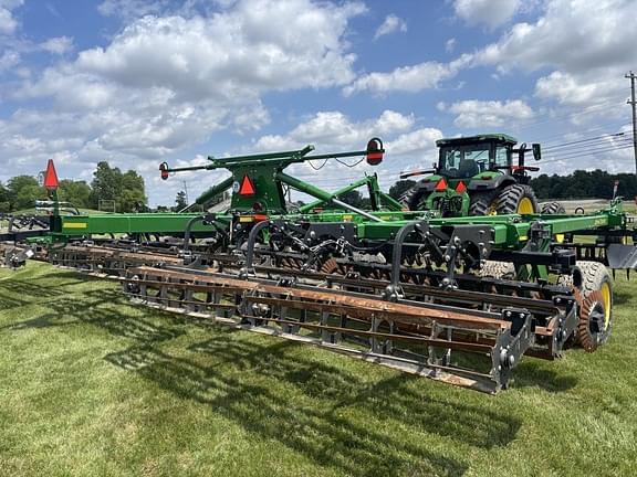 Image of John Deere 2660VT equipment image 3