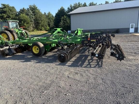 Image of John Deere 2660VT equipment image 4