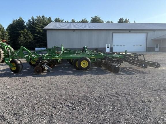 Image of John Deere 2660VT equipment image 3