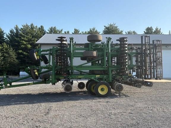 Image of John Deere 2660VT equipment image 2