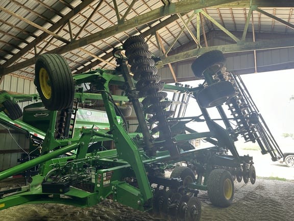 2022 John Deere 2660VT Equipment Image0