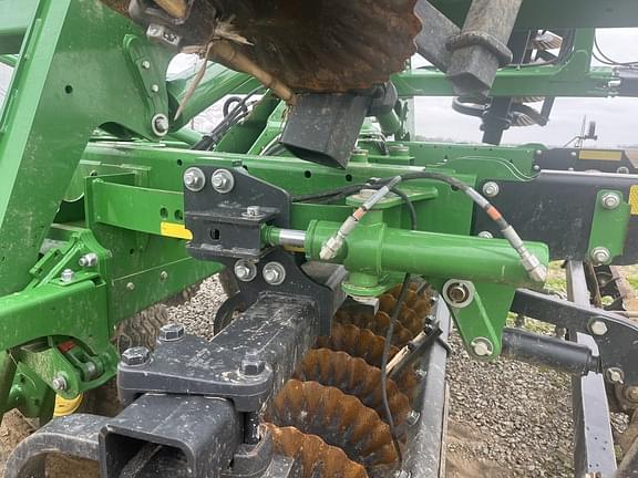 Image of John Deere 2660VT equipment image 4