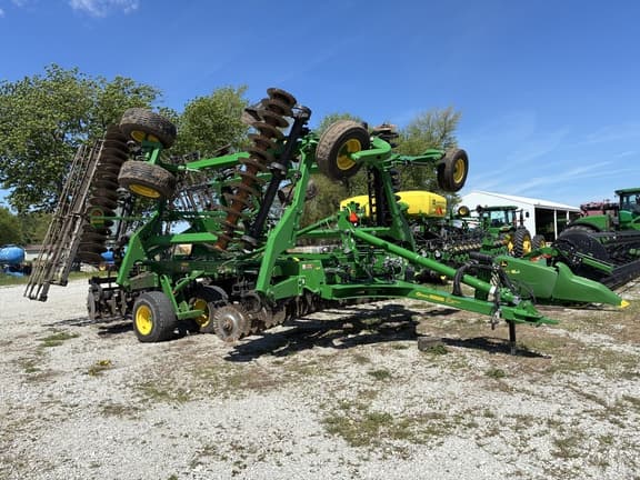 Image of John Deere 2660VT equipment image 1