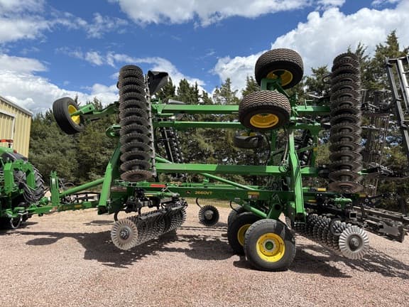 Image of John Deere 2660VT equipment image 1