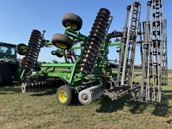 Image of John Deere 2660VT equipment image 4