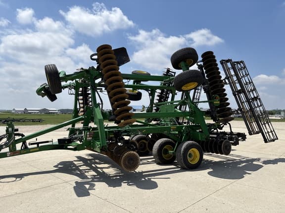 Image of John Deere 2660VT equipment image 3