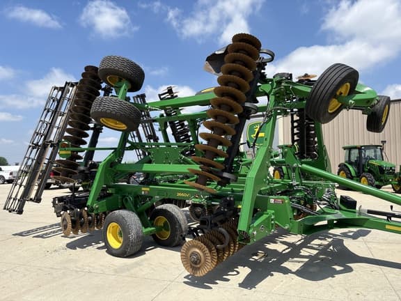 Image of John Deere 2660VT equipment image 4