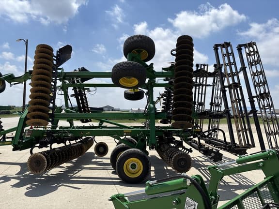 Image of John Deere 2660VT equipment image 2