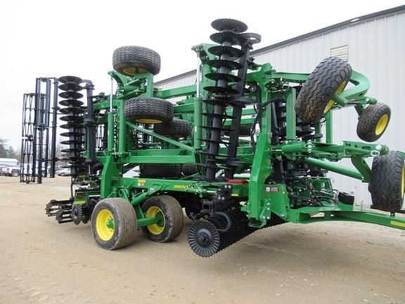 Image of John Deere 2660VT equipment image 4