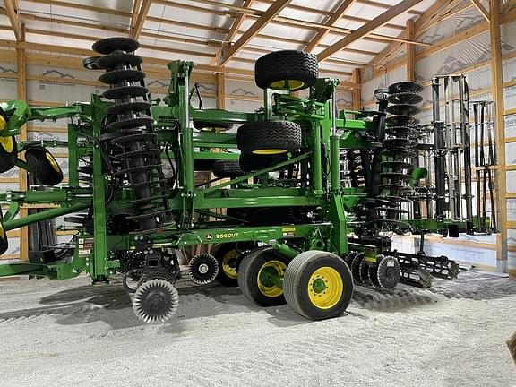 Image of John Deere 2660VT equipment image 4
