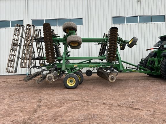 Image of John Deere 2660VT equipment image 1