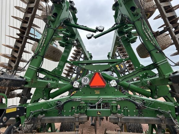 Image of John Deere 2660VT equipment image 3