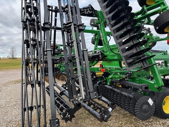 Image of John Deere 2660VT equipment image 4