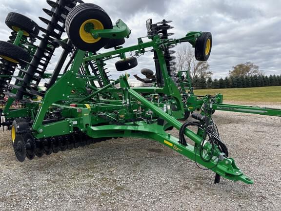 Image of John Deere 2660VT equipment image 1