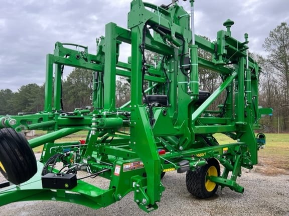 2023 John Deere 2660VT Equipment Image0