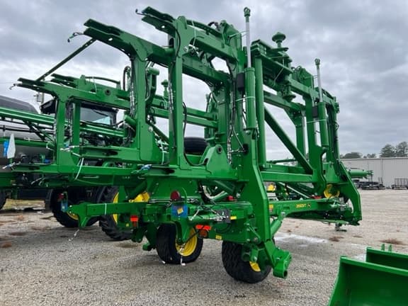 Image of John Deere 2660VT equipment image 4