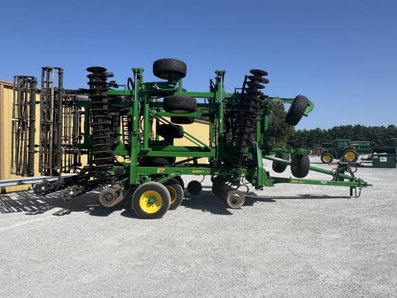 Image of John Deere 2660VT equipment image 1