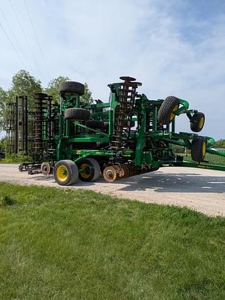 Image of John Deere 2660VT equipment image 3