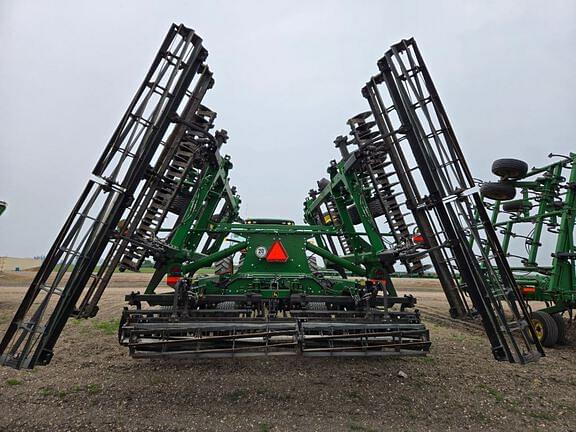 Image of John Deere 2660VT equipment image 4