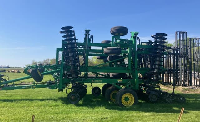 Image of John Deere 2660VT equipment image 1