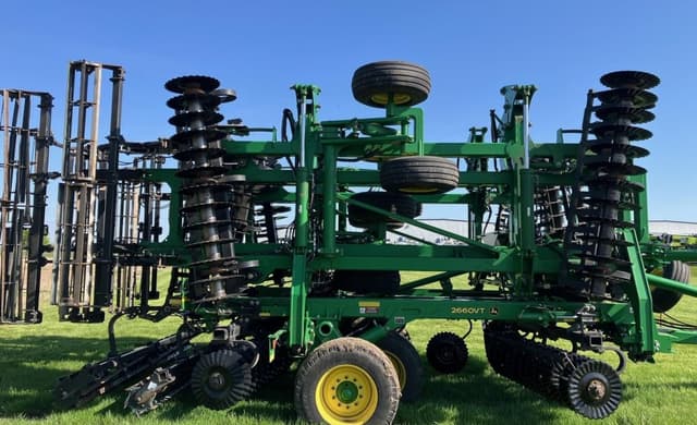 Image of John Deere 2660VT equipment image 4