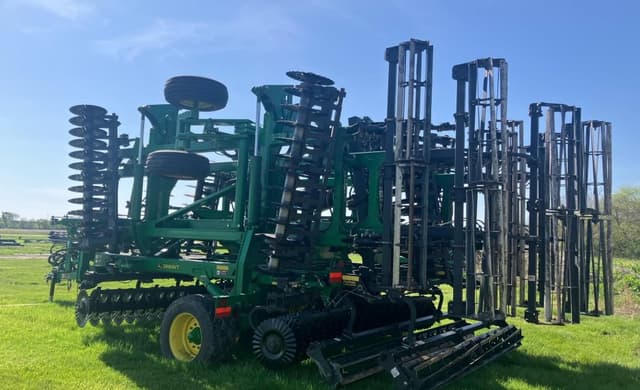 Image of John Deere 2660VT equipment image 2