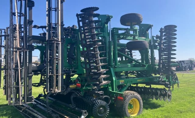 Image of John Deere 2660VT equipment image 3