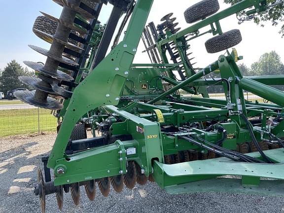 Image of John Deere 2660VT equipment image 4