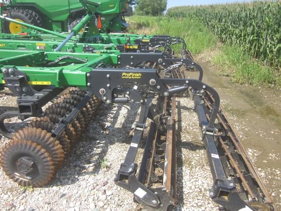 Image of John Deere 2660VT equipment image 3