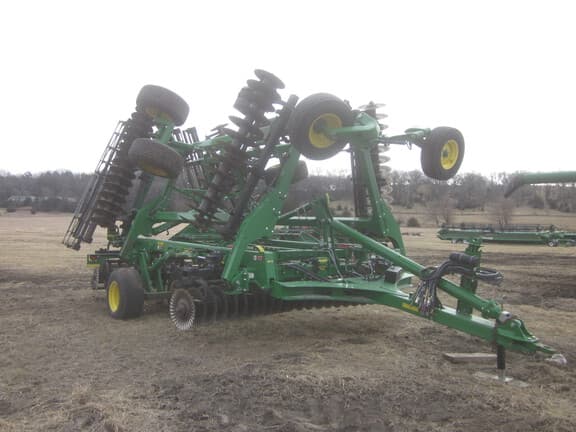 Image of John Deere 2660VT equipment image 3