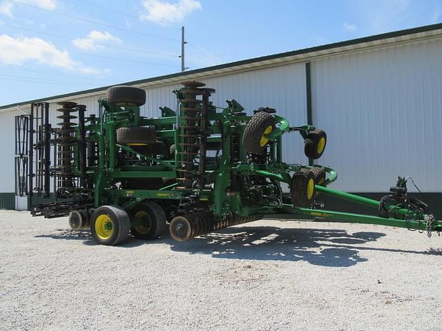 Image of John Deere 2660VT equipment image 4