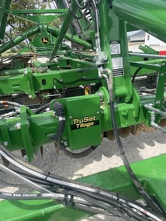 Image of John Deere 2660VT equipment image 3