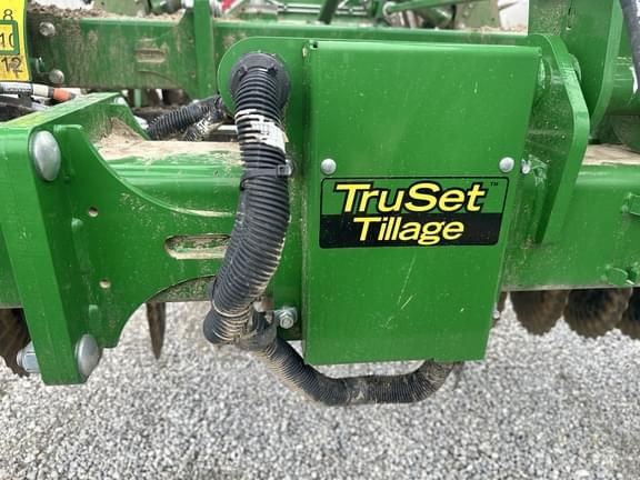 Image of John Deere 2660VT equipment image 2