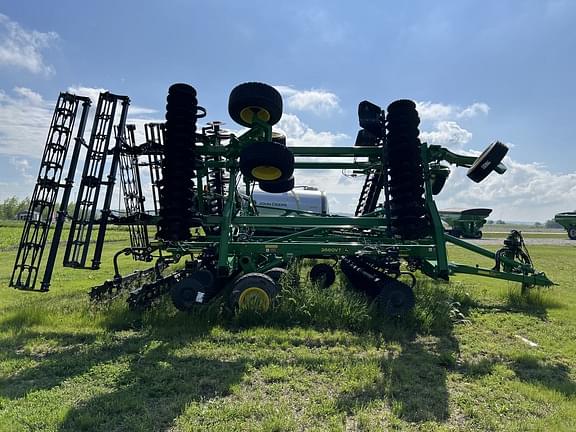 Image of John Deere 2660VT equipment image 3