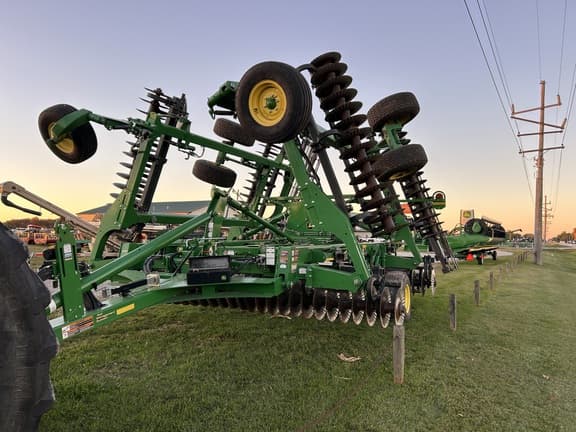 Image of John Deere 2660VT equipment image 1