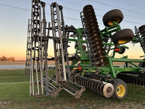 Image of John Deere 2660VT equipment image 4