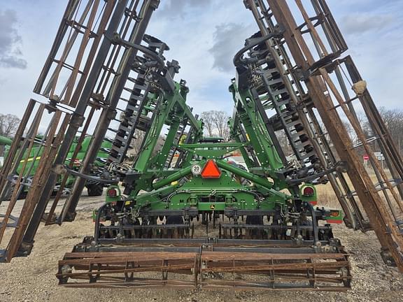 Image of John Deere 2660VT equipment image 4