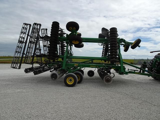 Image of John Deere 2660VT equipment image 4