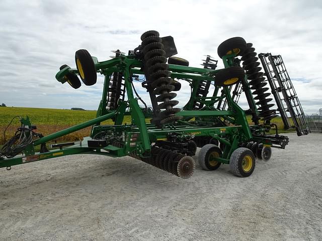 Image of John Deere 2660VT equipment image 1