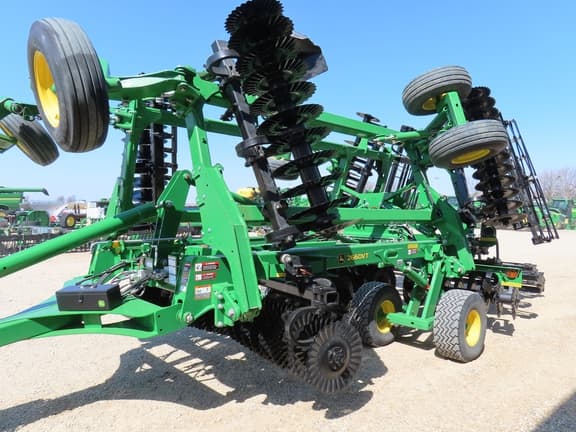 Image of John Deere 2660VT equipment image 4