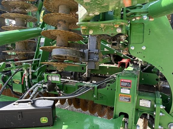 Image of John Deere 2660VT equipment image 2