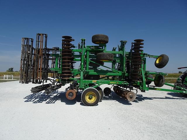 Image of John Deere 2660VT equipment image 3