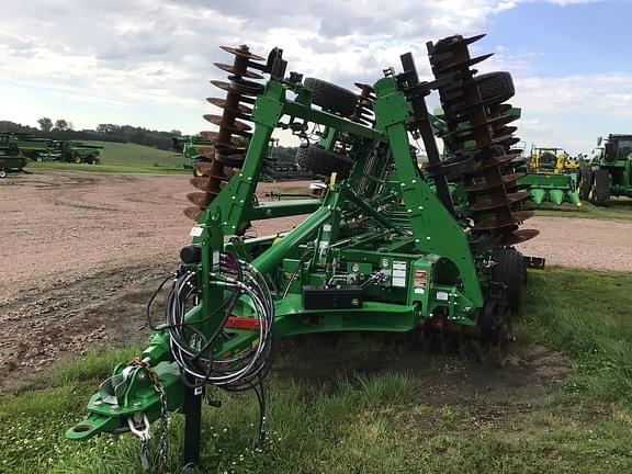 Image of John Deere 2660VT equipment image 1