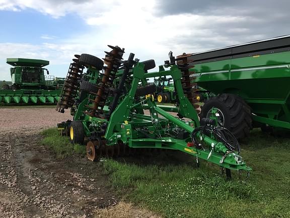 Image of John Deere 2660VT equipment image 1