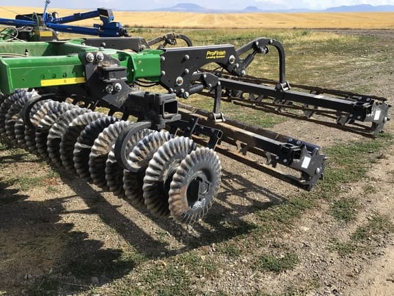 Image of John Deere 2660VT equipment image 1