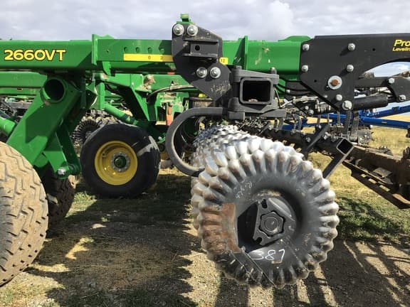 Image of John Deere 2660VT equipment image 2