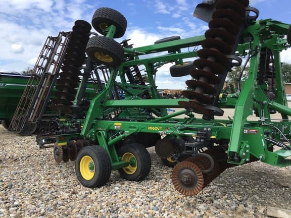 Image of John Deere 2660VT equipment image 3
