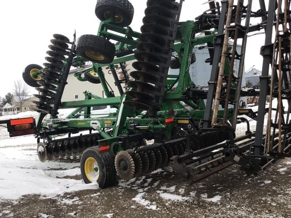 Image of John Deere 2660VT equipment image 4